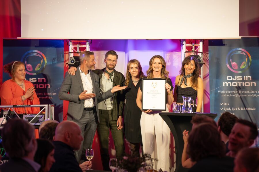 Guldvargen2023-Two-Bulldozer-varumärke